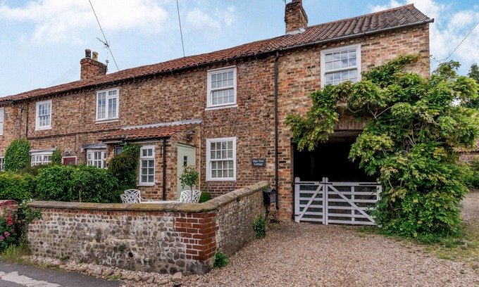 Great Ouseburn Cottage | PEAR TREE COTTAGE, pet friendly, with open fire in Great Ouseburn