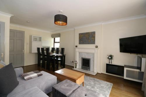 Derby House | Peartree Cottage - Derby