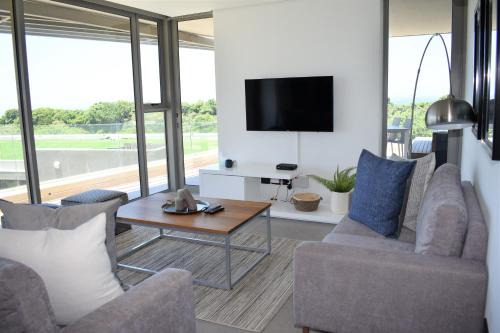 Hillhead Apartment | Pebble Beach 301 Penthouse, Sibaya