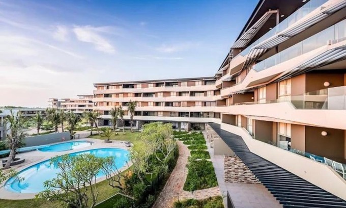 Hillhead Apartment | Pebble Beach Sea Views