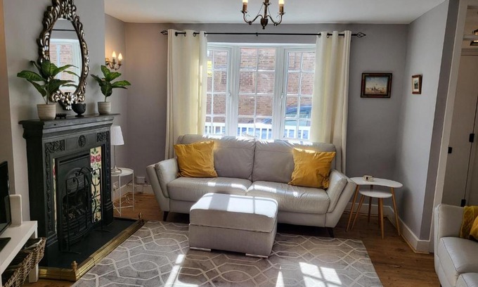 Worthing House | Pebble Cottage