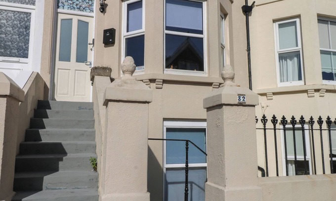 Eastbourne Cottage | PEBBLES, family friendly, character holiday cottage in Eastbourne