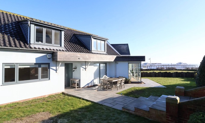 Southwold Cottage | PEBBLES, pet friendly, with a garden in Southwold
