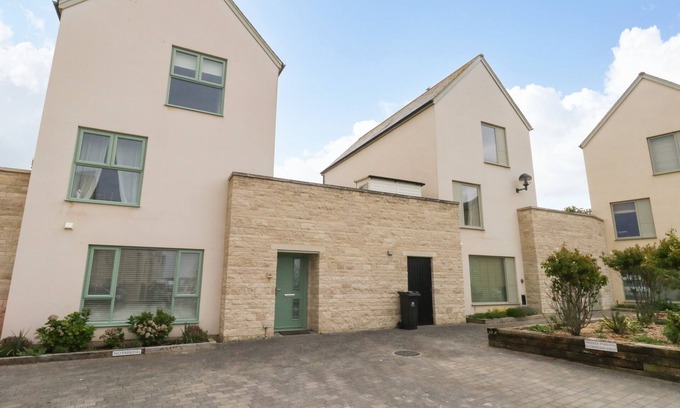 Portland House | PEBBLES REACH, pet friendly, country holiday cottage in Fortuneswell