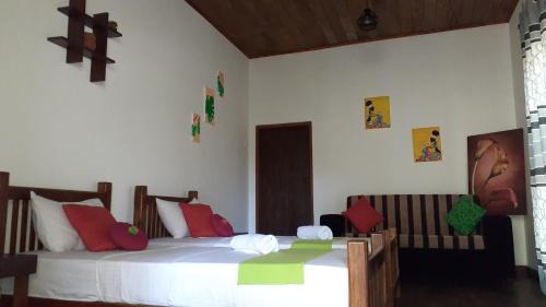 Illukkumbura House | Peek & Pick Villa