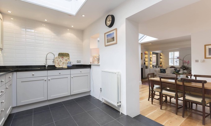 Campden Apartment | Peel Street III by onefinestay