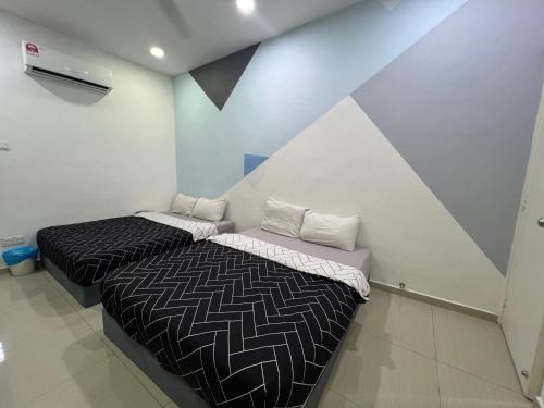 Taman Pelangi House | Pelangi party corner house 6bed6bathroom 20 pax