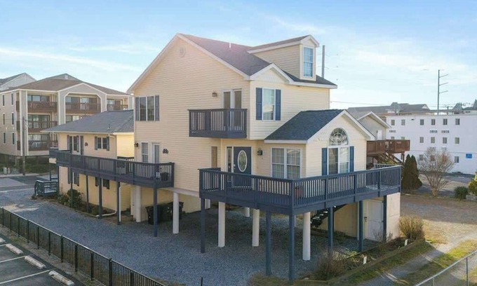 Midtown Ocean City House | Pelican 1+2+3 | Entire House 10BR 6.5BA Ocean Side