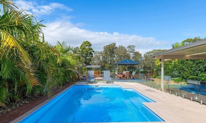 Chittaway Point House | Pelican House/ 5-Bedroom House/ Pool