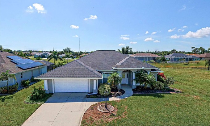 Broadmoor House | Pelican Palace | Water View | 3 Bed, 2.5 Bath