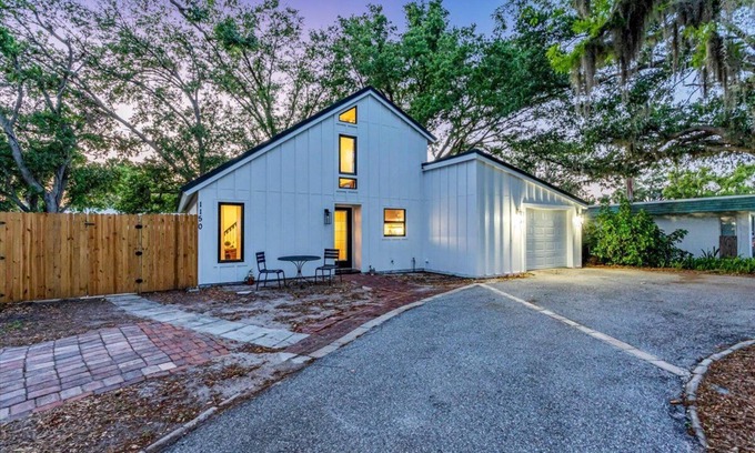 Alta Vista House | Pelican Perch - 3/2 Private Backyard Heated Pool