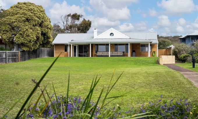 Augusta House | Pelicans View – Riverside Retreat by the Blackwood River - Pelicans View Riverside Retreat by the Blackwood River
