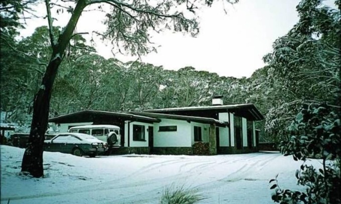 Crackenback Ski Chalet | Pender Lea Chalets 2 Bedroom Chalet with loft