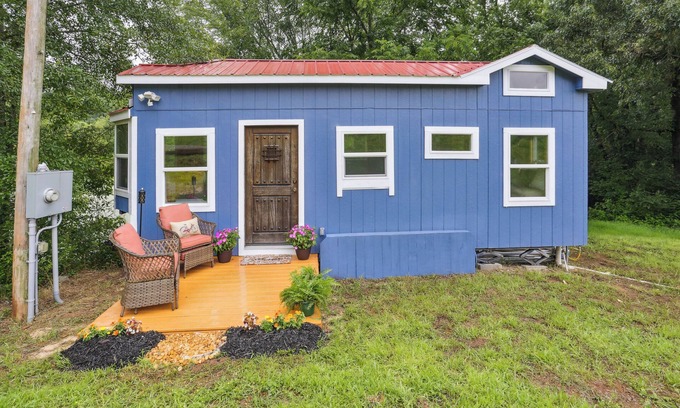Pendergrass Cabin | Pendergrass Tiny Home Cabin on Pond w/Fire Pit!
