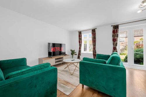 Kearsley House | Pendlebury House Free Parking By City SuperHost