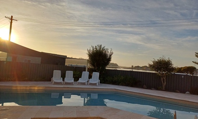 Merimbula House | Penguin Mews By The Lake