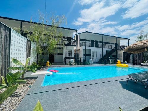 Ratchaburi Hotel | Penguin Villa Resort & Bistro