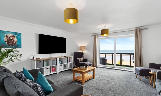 Saundersfoot Cottage | Penrose - Beach House with Direct Beach Access