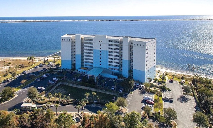 Ono Island Condo | PENSACOLA/PERDIDO FALL DISCOUNTS WATER FRONT RESORT DELUXE 3BED 3BA END SUITE