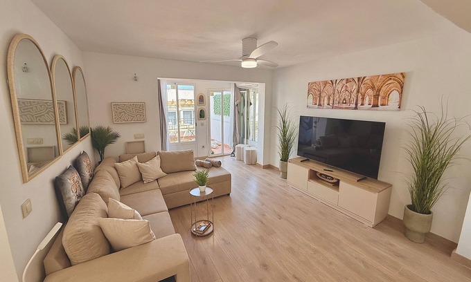 Almeria Centro Apartment | PENTHOUSE 4/6-Center-Historic Center-Terrace-Air Conditioned-Wifi