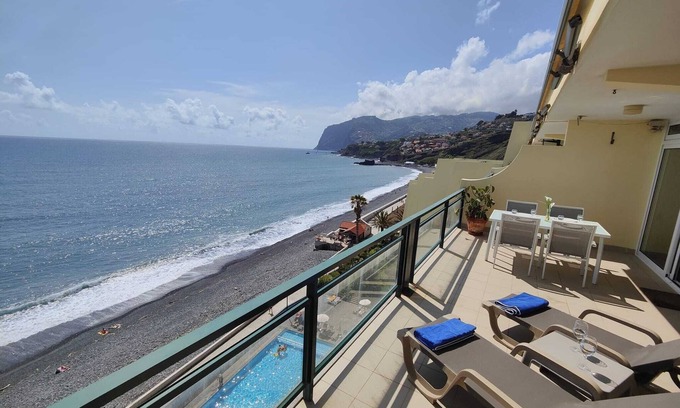 Sao Martinho Apartment | Penthouse apartment by the beach with amazing ocean and mountain view