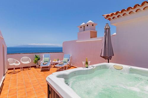 Santiago del Teide Apartment | Penthouse Apt With Jacuzzi By Dream Homes Tenerife