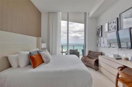 Hollywood South Central Beach Apartment | Penthouse Condo at Lyfe Resort and Residences