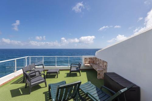 Galdar Apartment | PentHouse Loft - Terrace & Natural Pool