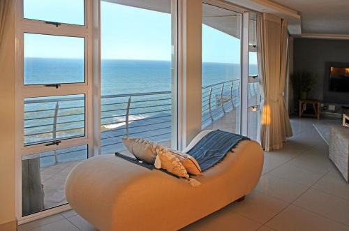 Warner Beach Apartment | Penthouse ON the Beach - Live Like Royalty