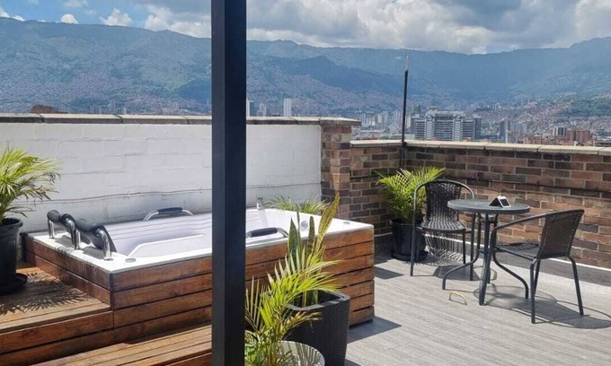 Laureles - Estadio Apartment | Penthouse Rooftop Gem in the Laureles