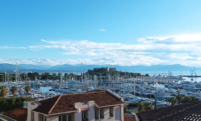 Antibes City Centre Apartment | Penthouse with extraordinary view: sea and mountains port Vauban Cap d'Antibes