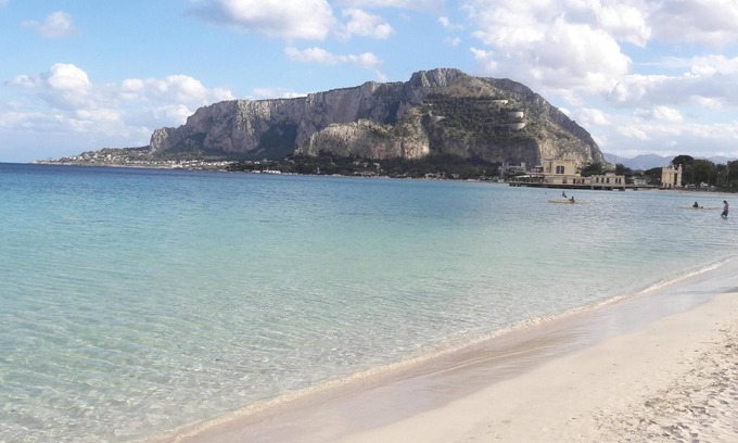 Mondello Apartment | Penthouse with panoramic terrace in front of Mondello beach