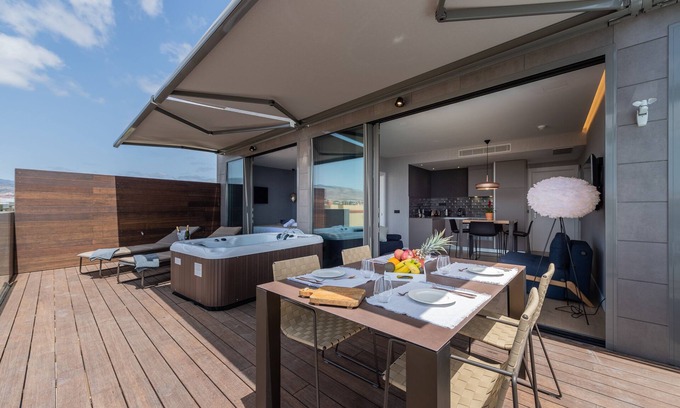 Melenara Apartment | Penthouse with Private Jacuzzi