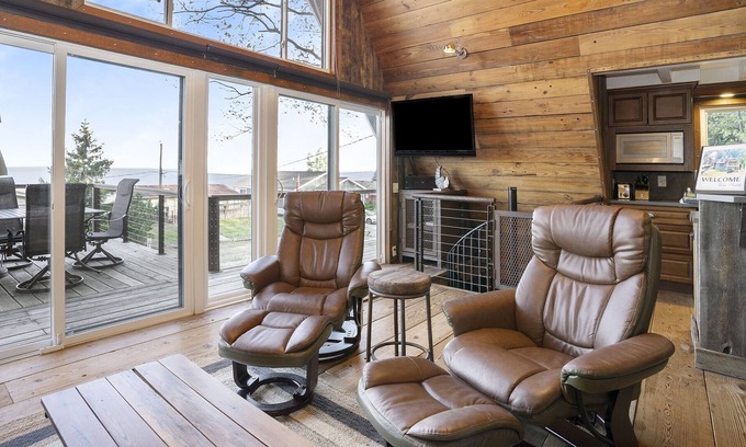 Pentwater Cottage | Pentwater Tree House on Lake Michigan