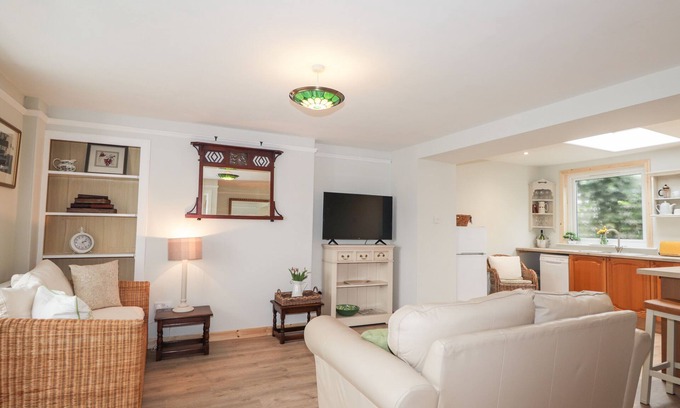 Banff Cottage | PEPPERMILL COTTAGE, pet friendly, with a garden in Whitehills