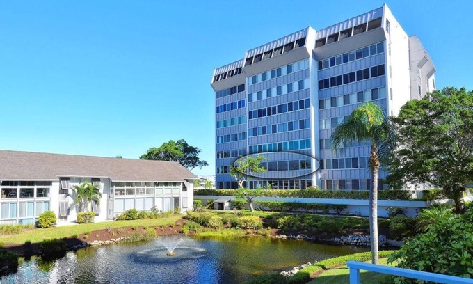 Siesta Key Condo | Peppertree #206nBeautiful 2-bdrm, 2 bath condo on World Famous Siesta Key Beach