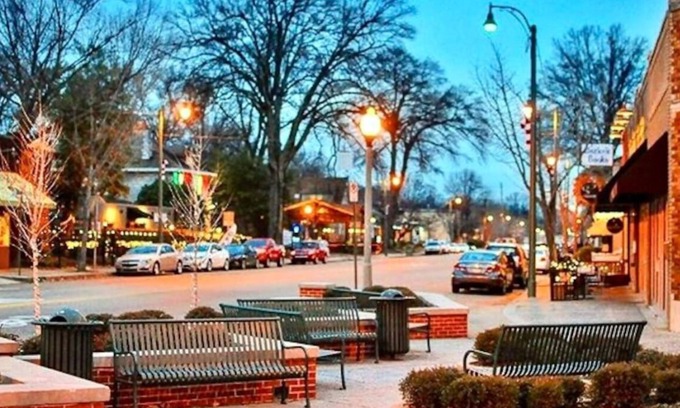 Lenox House | Perfect Contemporary Getaway