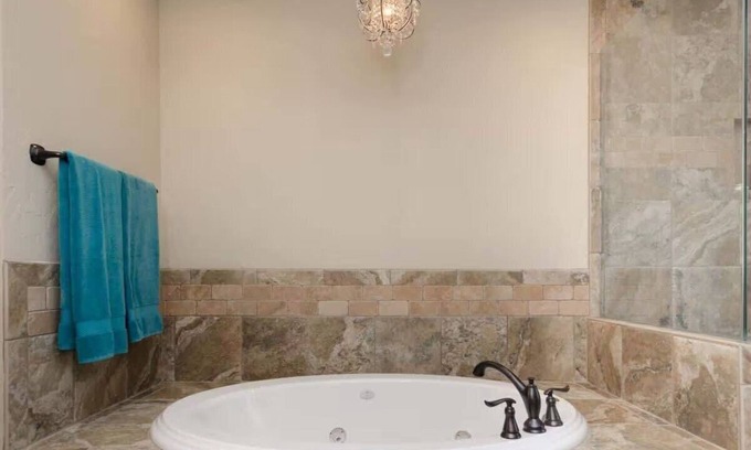 Denton Apartment | Perfect Family or multi family Getaway!
