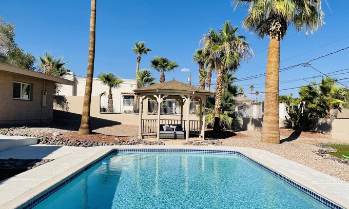 Lake Havasu City House | Perfect for Big Groups & Multiple Families! Lake Views, Great Entertaining Areas