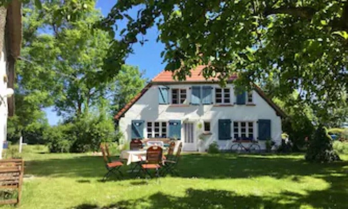 Lieschow Apartment | Perfect for two! Small apartment in a green oasis, Halbecks-Hof