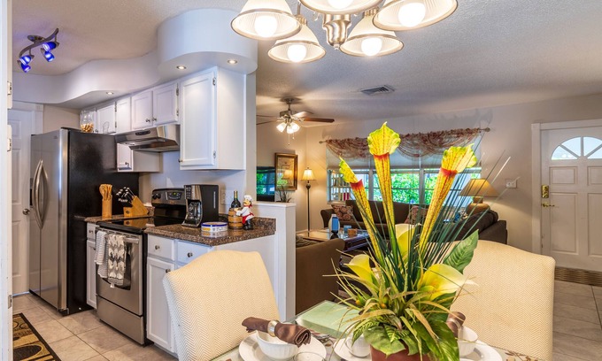 Villas House | PERFECT GETAWAY FOR FAMILY REUNIONS , WEDDINGS, ESPORTS TEAMS! HEATED POOL!