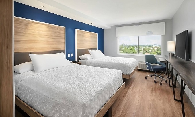 Dania Beach Hotel | Perfect Getaway! FREE Breakfast, Near Harbour Towne Marina