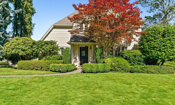 Amazon House | Perfect Home Base for University of Oregon Events or Visits!