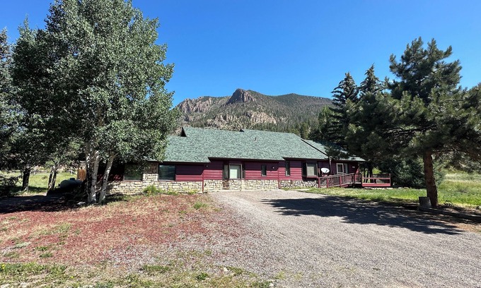 South Fork House | Perfect Home for Large Family Gatherings in South Fork/Creede Colorado all year