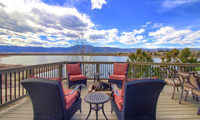 Monument House | Perfect Lake and Mountain Views!