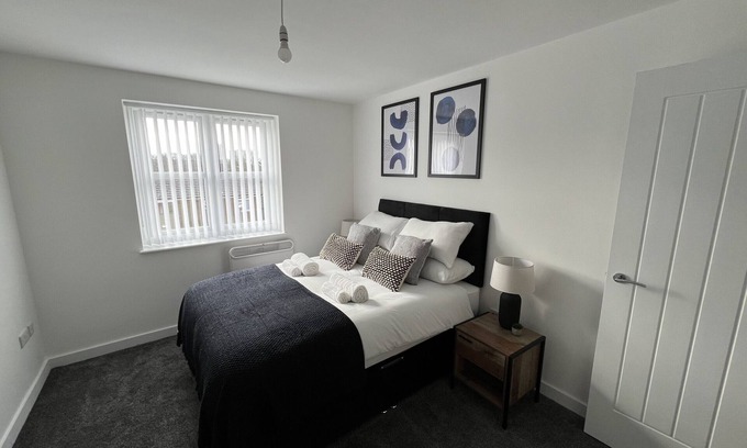 Kirkdale Apartment | Perfect Liverpool Base: Modern 2Bed Near LFC