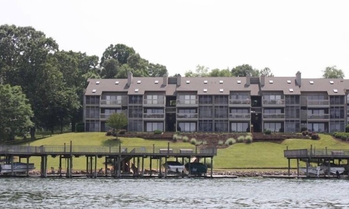 North Shore Condo | Perfect Location by Land or Water