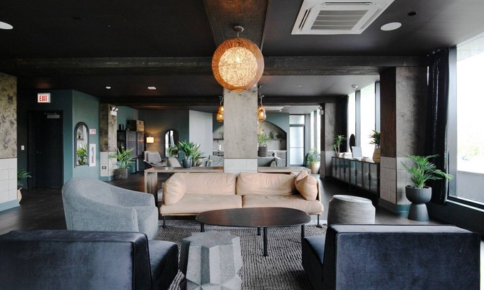 University Village / Little Italy Apartment | Perfect Pilsen Studio w/Pool & Lounge, nr L Green Line, by Bluegorund