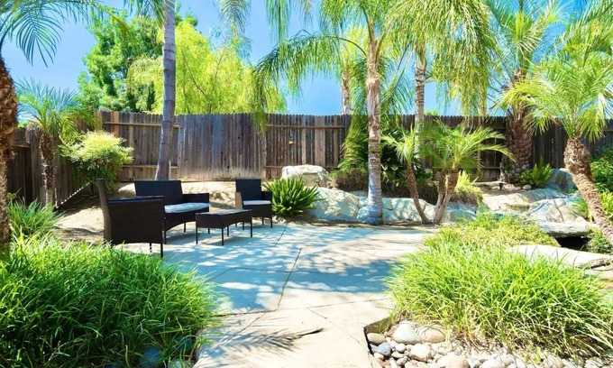 Greenacres House | Perfect Private Getaway Near Downtown Bakersfield!