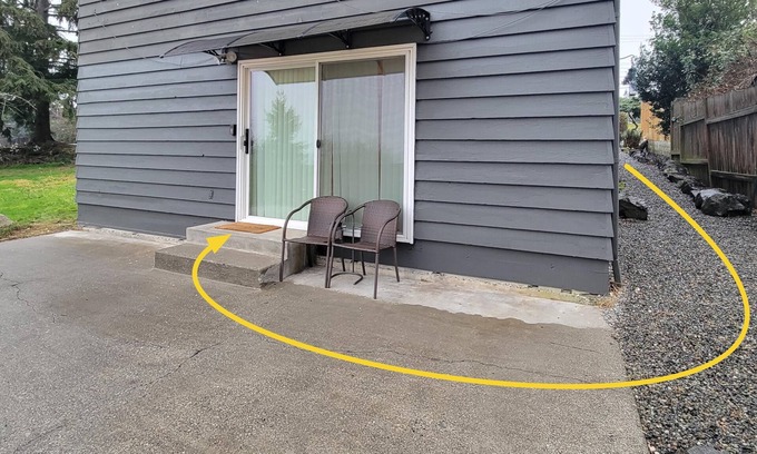 Renton Apartment | Perfect Proximity! 10 minutes away from airport.